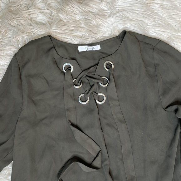 Active USA brand size large dark green blouse with lace up tie front detail - Picture 2 of 7